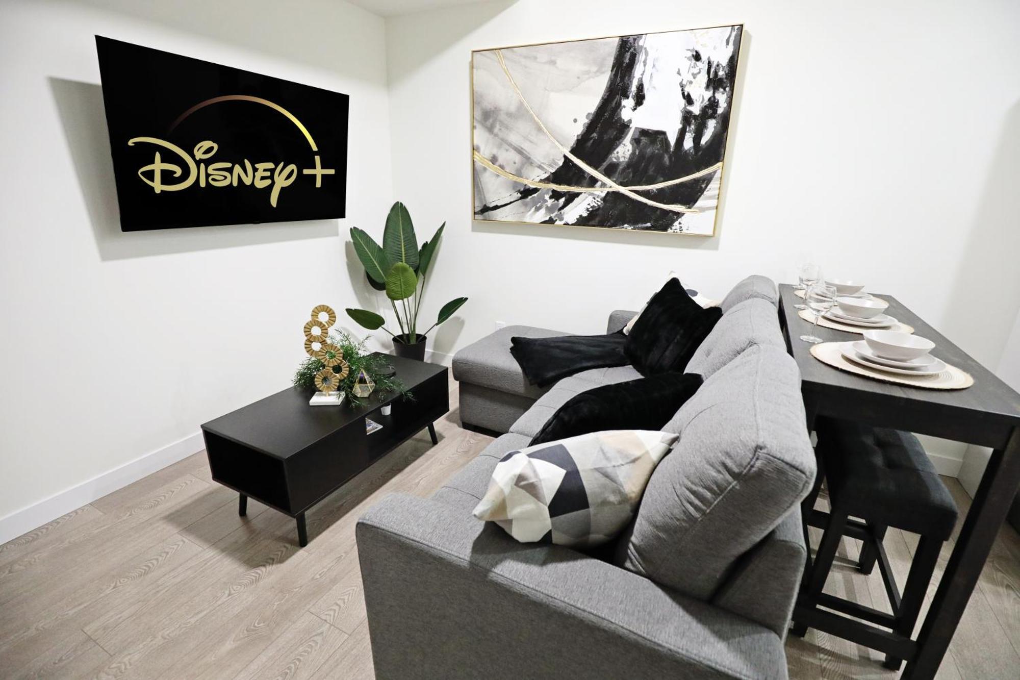 Holiday home Elegant Escape With King Bed, Long Stays, Wem, *